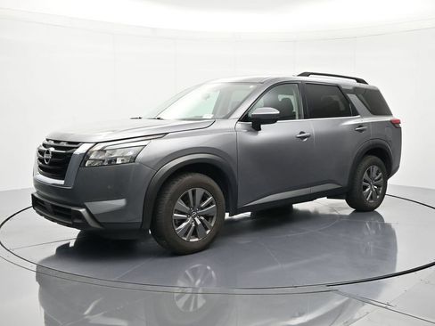 Used 2024 Nissan Pathfinder SV FWD image 1