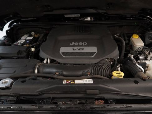 Used 2014 Jeep Wrangler Unlimited Sahara w/ Dual Top Group image 33