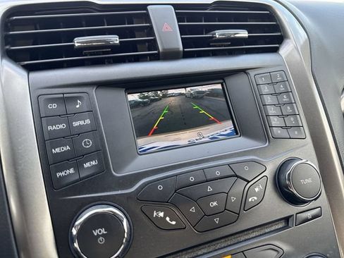 Used 2017 Ford Fusion SE FWD image 17