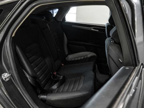 Used 2020 Ford Fusion SE FWD image 31