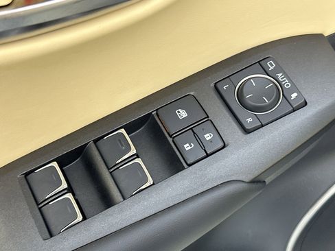 Used 2020 Lexus NX 300 image 17