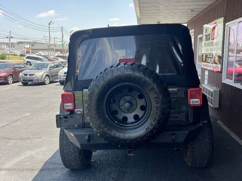 Used 2011 Jeep Wrangler Unlimited Rubicon w/ Dual Top Group AWD/4WD image 4