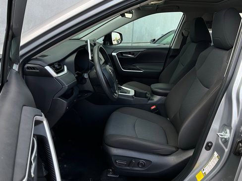 Used 2025 Toyota RAV4 XLE image 10