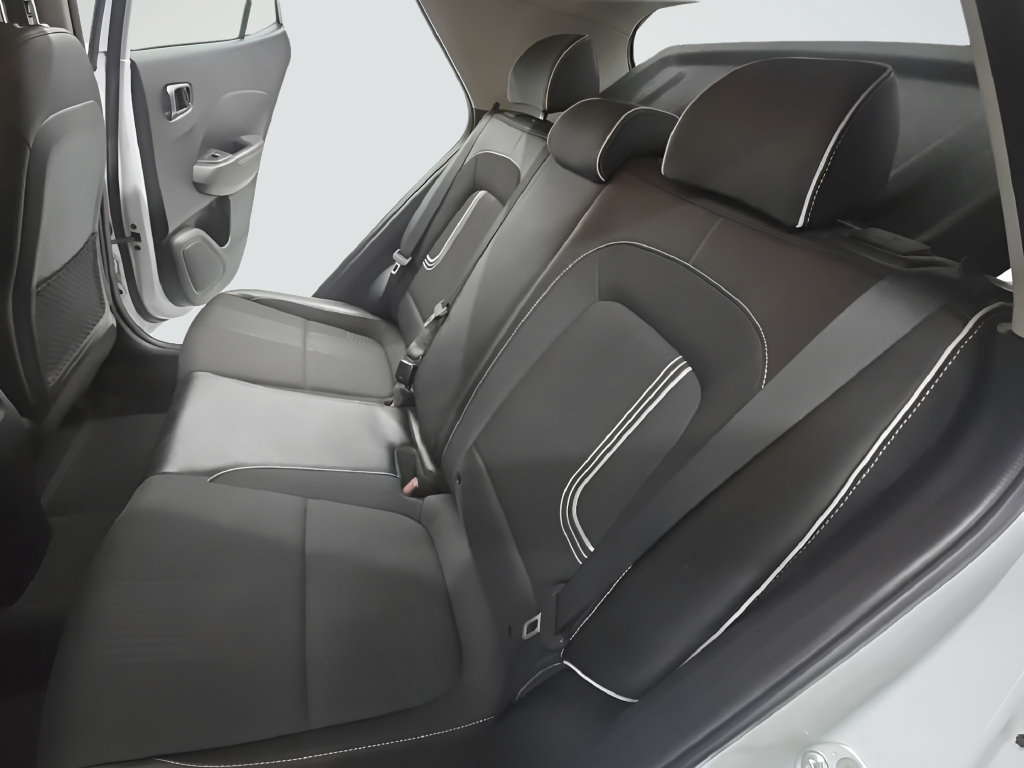 Used 2022 Hyundai Venue Limited FWD image 17