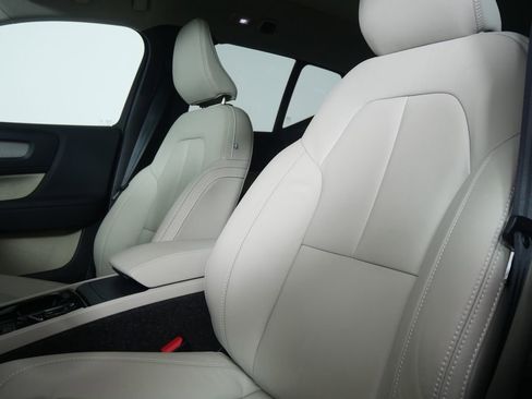 Used 2025 Volvo XC40 B5 Plus w/ Climate Package image 10