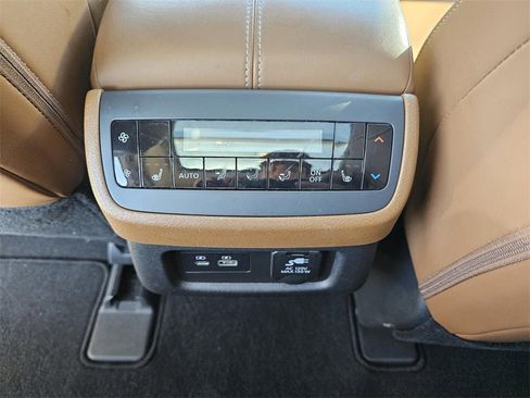 Used 2024 Nissan Pathfinder Platinum w/ Black Appearance Package image 30