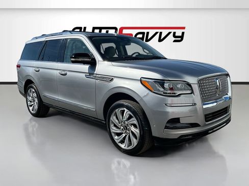 Used 2024 Lincoln Navigator Reserve image 1