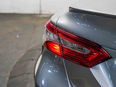 Used 2019 Toyota Camry SE w/ Carpet Mat Package FWD image 11