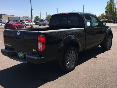 Used 2012 Nissan Frontier SV w/ Sport Appearance Pkg AWD/4WD image 6