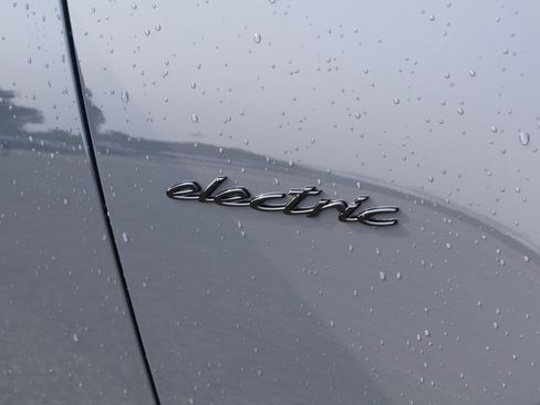 New 2025 Porsche Macan 4 Electric image 15