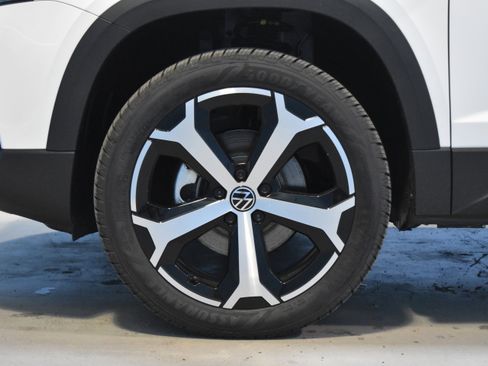 New 2026 Volkswagen Taos SEL image 19