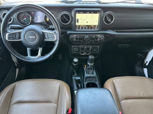 Used 2022 Jeep Wrangler Unlimited Sahara AWD/4WD image 17