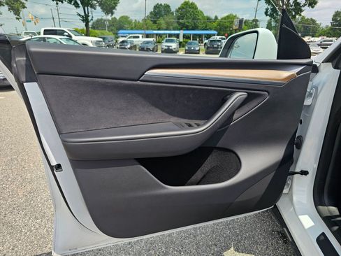Used 2023 Tesla Model Y Long Range AWD/4WD image 9