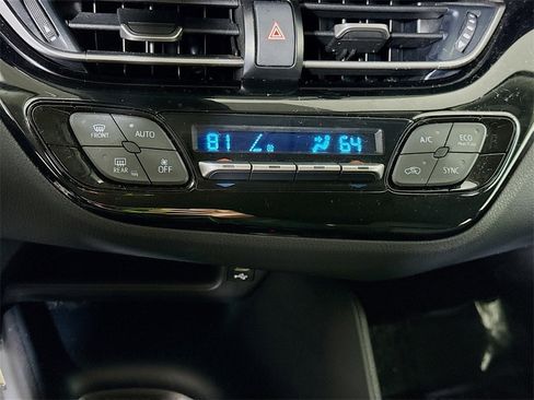 Used 2020 Toyota C-HR LE image 7