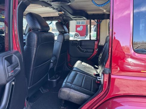 Used 2012 Jeep Wrangler Unlimited Sahara image 13