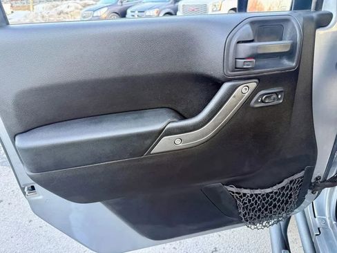 Used 2015 Jeep Wrangler Unlimited Sport image 12