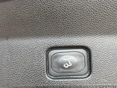 Used 2016 Ford Explorer XLT w/ Equipment Group 202A FWD image 30