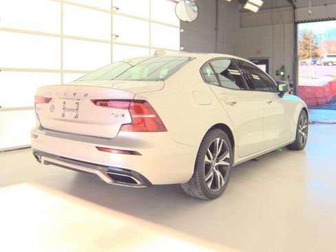 Used 2019 Volvo S60 T6 R-Design image 2