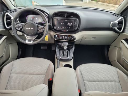 Certified 2025 Kia Soul LX w/ LX Technology Package image 17
