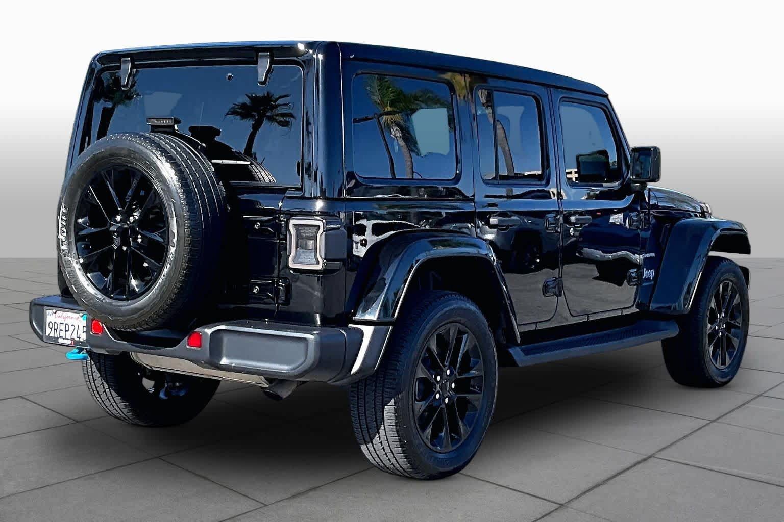 Used 2023 Jeep Wrangler Unlimited Sahara w/ Cold Weather Group AWD/4WD image 12