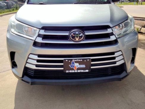 Used 2019 Toyota Highlander LE image 2