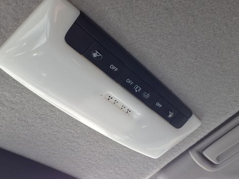 Used 2023 Nissan Kicks SR FWD image 25