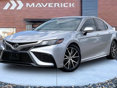 Used 2022 Toyota Camry SE w/ Cold Weather Package AWD/4WD image 3