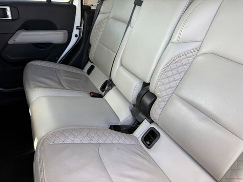 Used 2023 Jeep Gladiator Overland image 23