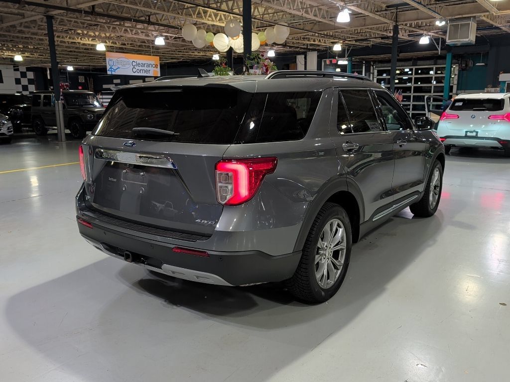 Used 2023 Ford Explorer XLT w/ Equipment Group 202A AWD/4WD image 7