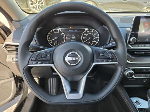 Used 2023 Nissan Altima 2.5 SV image 16