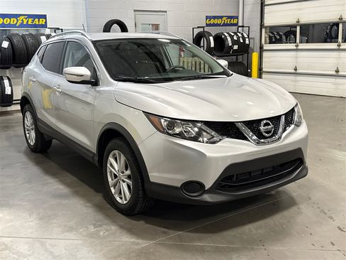 Used 2017 Nissan Rogue Sport SV image 3
