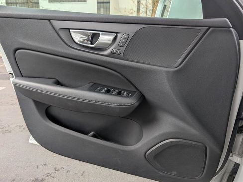 Used 2025 Volvo V60 B5 Cross Country Plus image 23