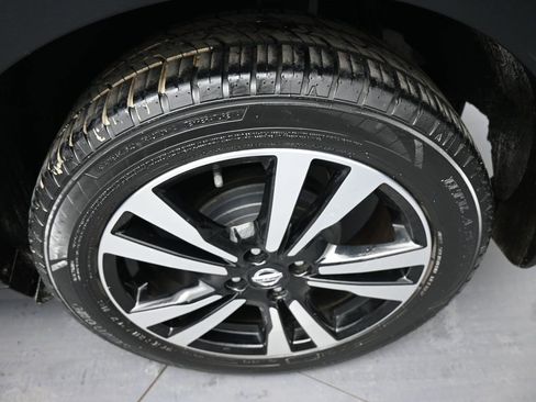 Used 2018 Nissan Kicks SV image 15