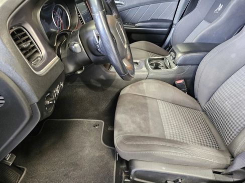 Used 2019 Dodge Charger Scat Pack w/ Navigation & Travel Group RWD image 14