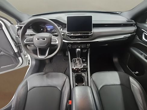 Used 2025 Jeep Compass Trailhawk AWD/4WD image 19