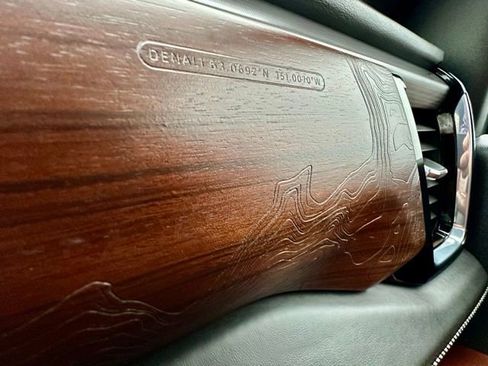 Used 2025 GMC Sierra 2500 Denali Ultimate image 37