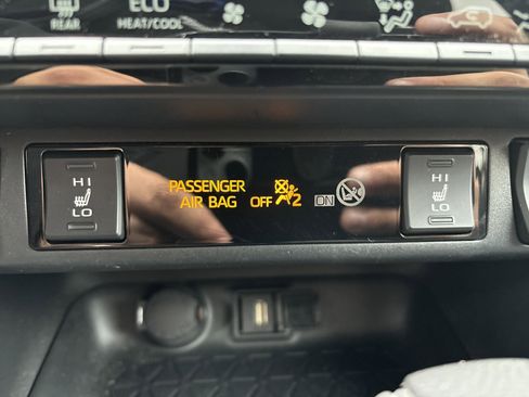 Used 2022 Toyota RAV4 XLE image 27