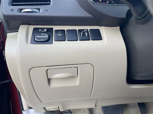 Used 2010 Toyota Highlander SE FWD image 29