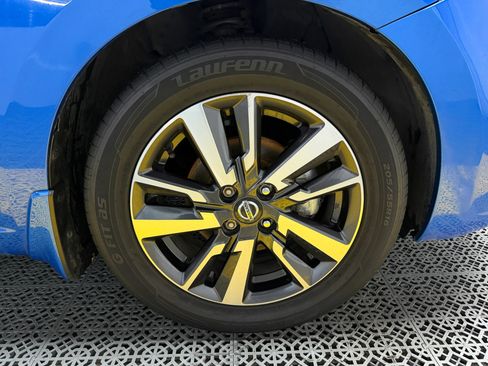 Used 2020 Nissan Versa SV image 44