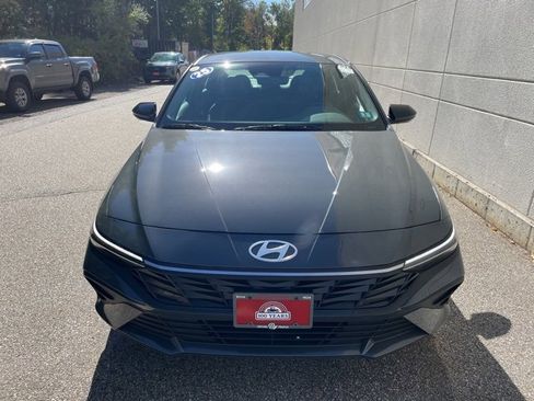 Used 2025 Hyundai Elantra Sport image 3