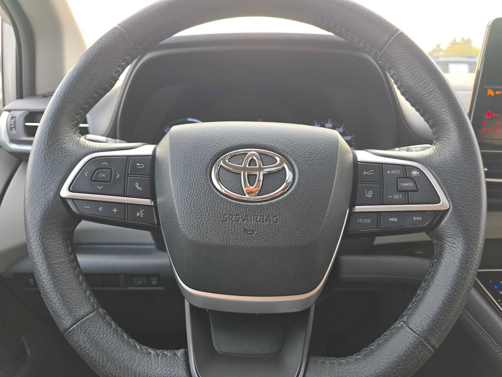 Certified 2021 Toyota Sienna XLE FWD image 30