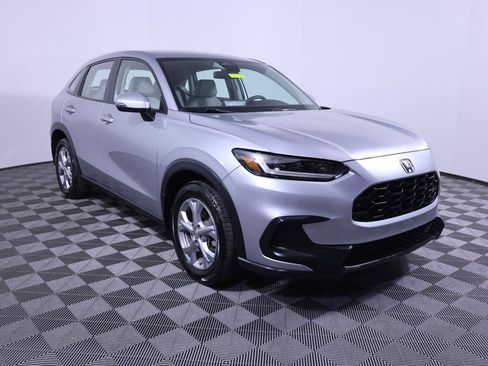 Used 2023 Honda HR-V LX image 3