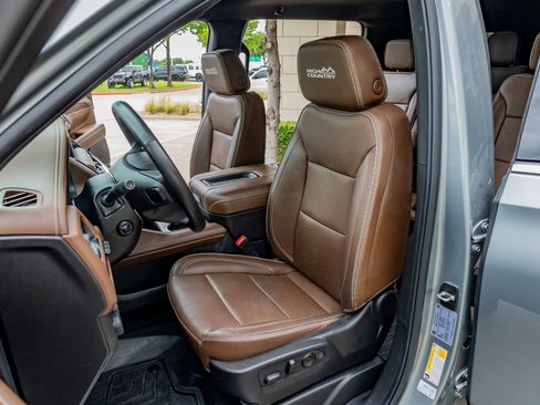 Used 2024 Chevrolet Suburban High Country image 30