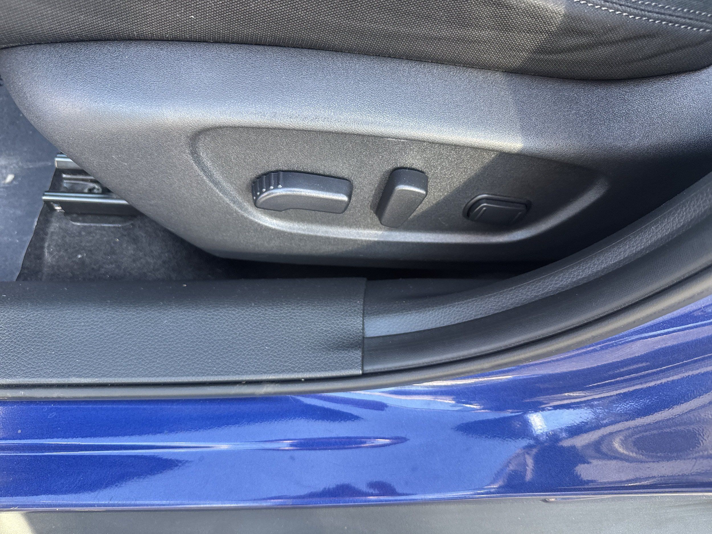 Used 2019 Nissan Rogue SV AWD/4WD image 4