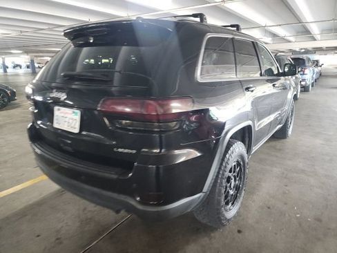 Used 2018 Jeep Grand Cherokee Laredo AWD/4WD image 2