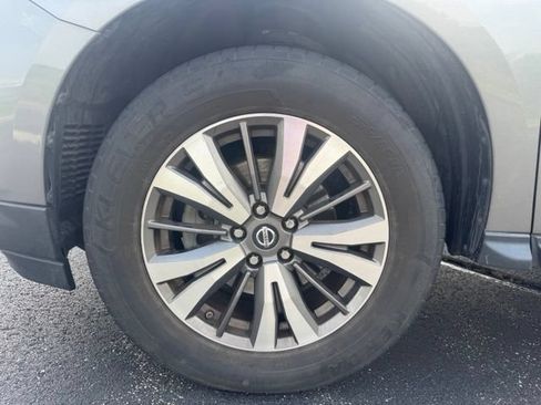 Used 2017 Nissan Pathfinder SV AWD/4WD image 12