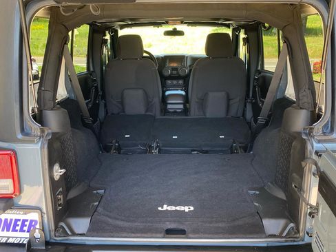 Used 2015 Jeep Wrangler Unlimited Sport AWD/4WD image 28