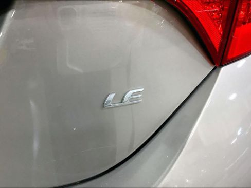 Used 2015 Toyota Corolla LE FWD image 10