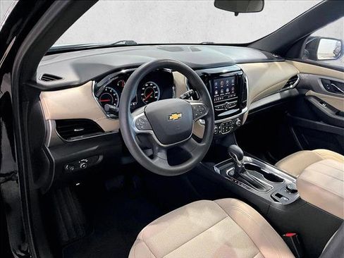 Used 2023 Chevrolet Traverse LS FWD image 14