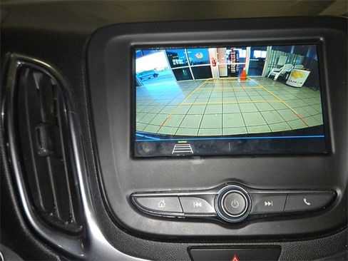 Used 2019 Chevrolet Equinox LT w/ Driver Convenience Package image 17